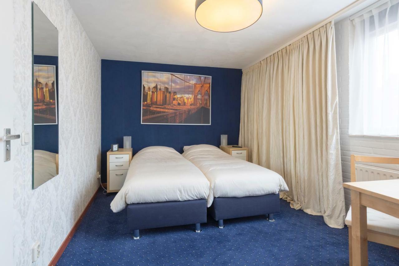Hotel De Waag Makkum Esterno foto