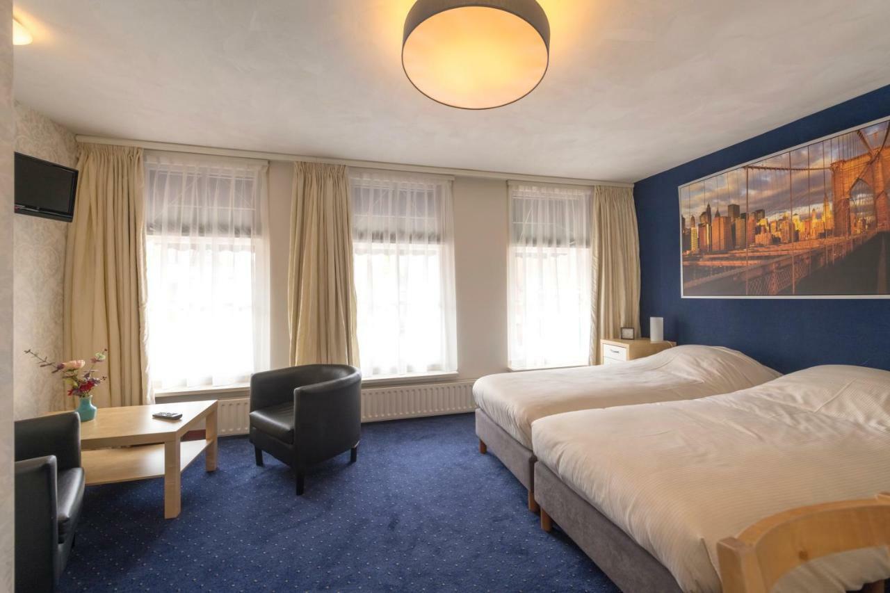 Hotel De Waag Makkum Esterno foto