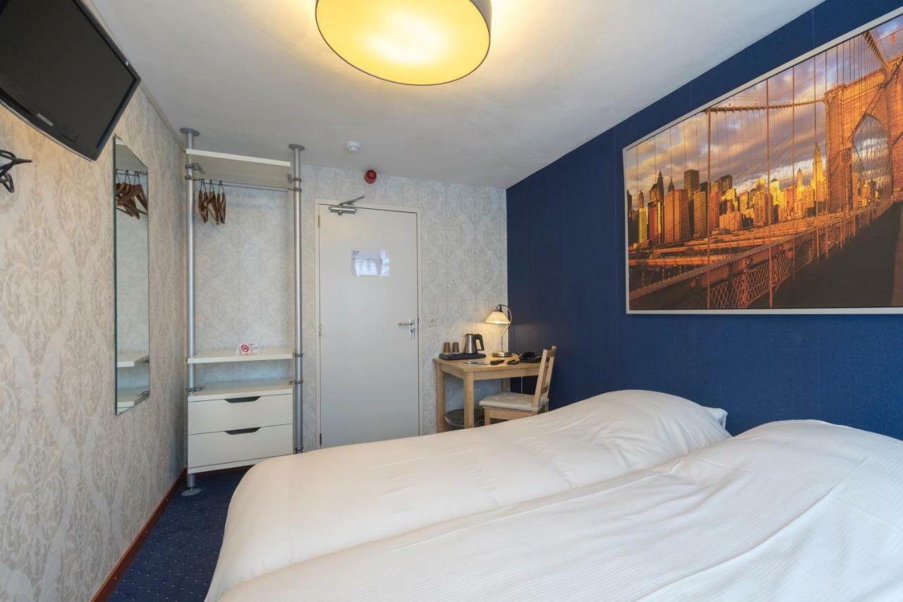 Hotel De Waag Makkum Esterno foto