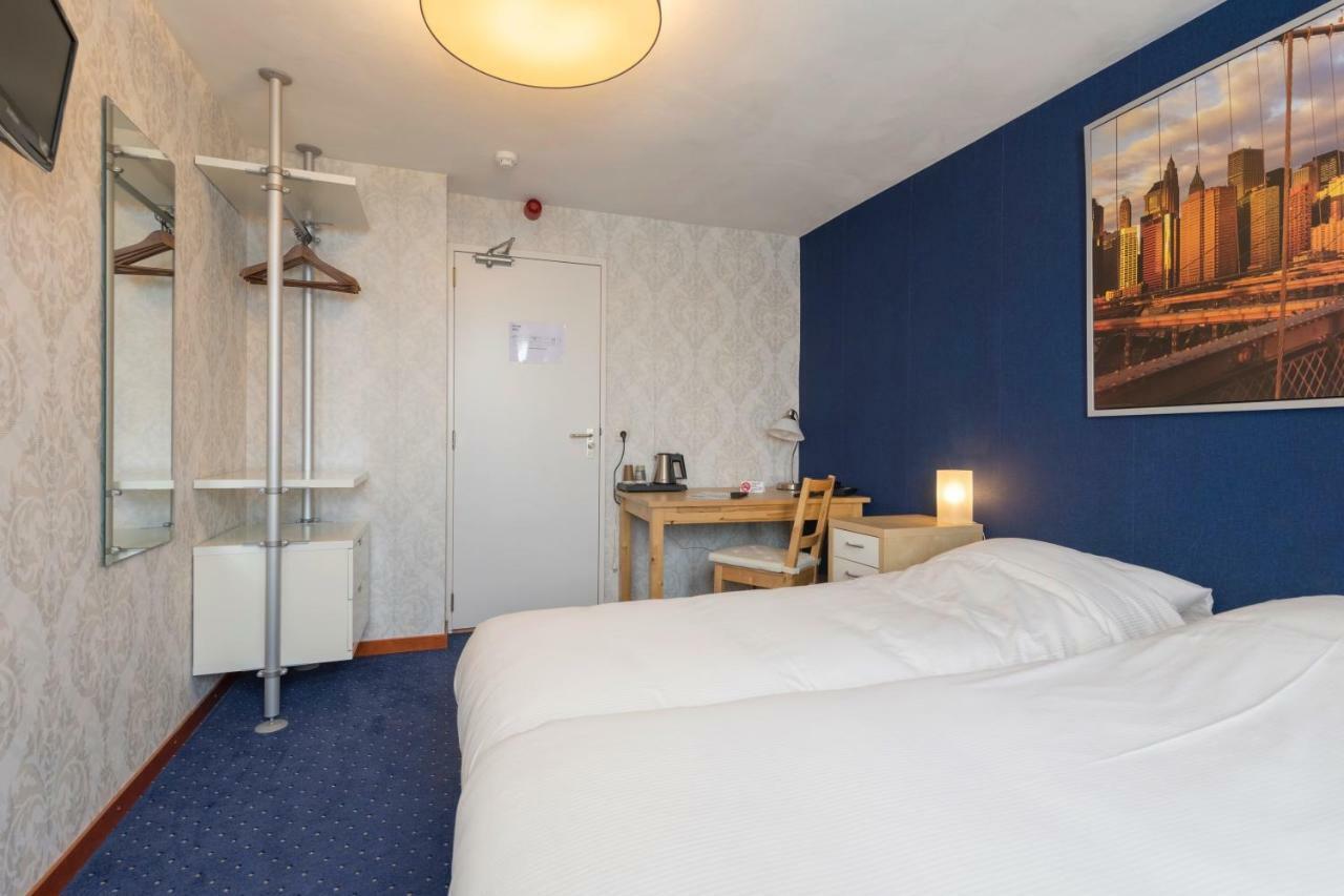 Hotel De Waag Makkum Esterno foto