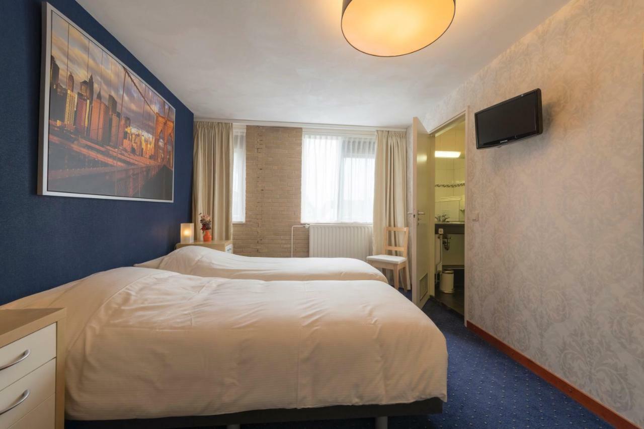 Hotel De Waag Makkum Esterno foto